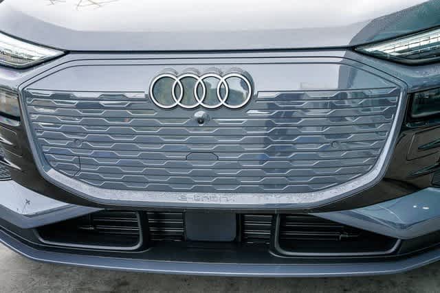 Thumbnail: 2025 Audi Q6 e-tron - 8