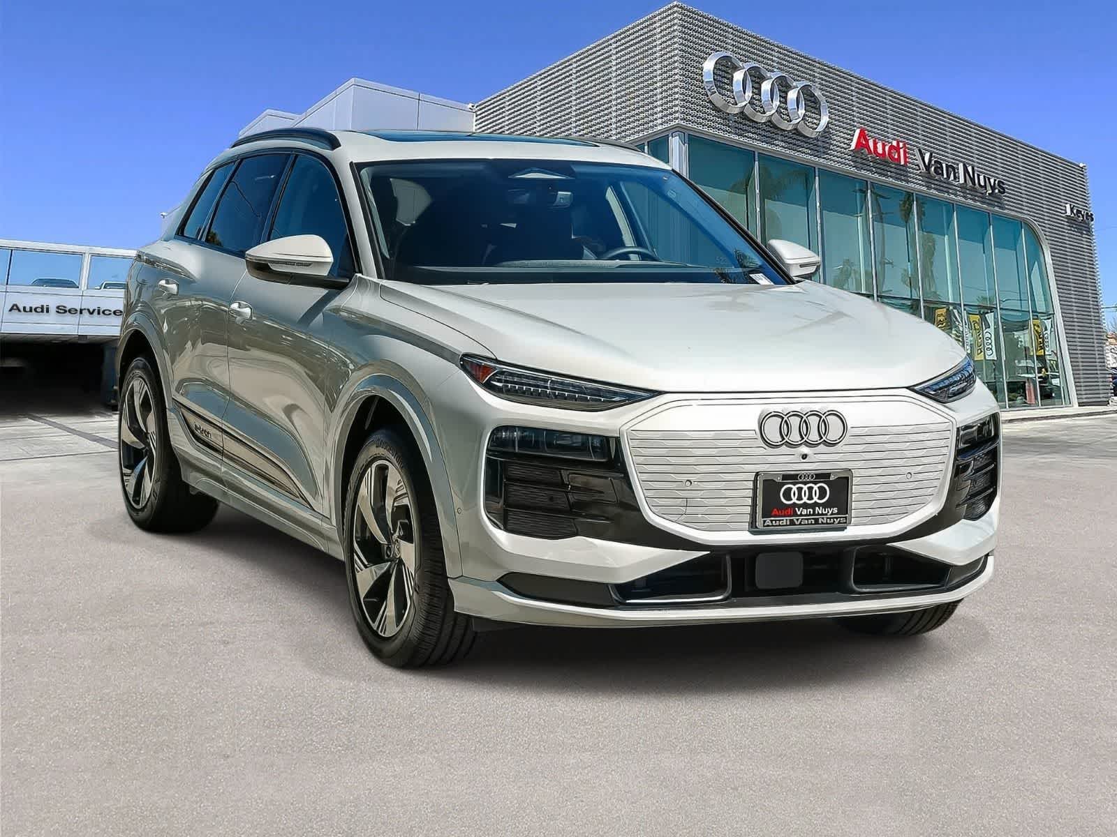 Thumbnail: 2025 Audi Q6 e-tron - 3