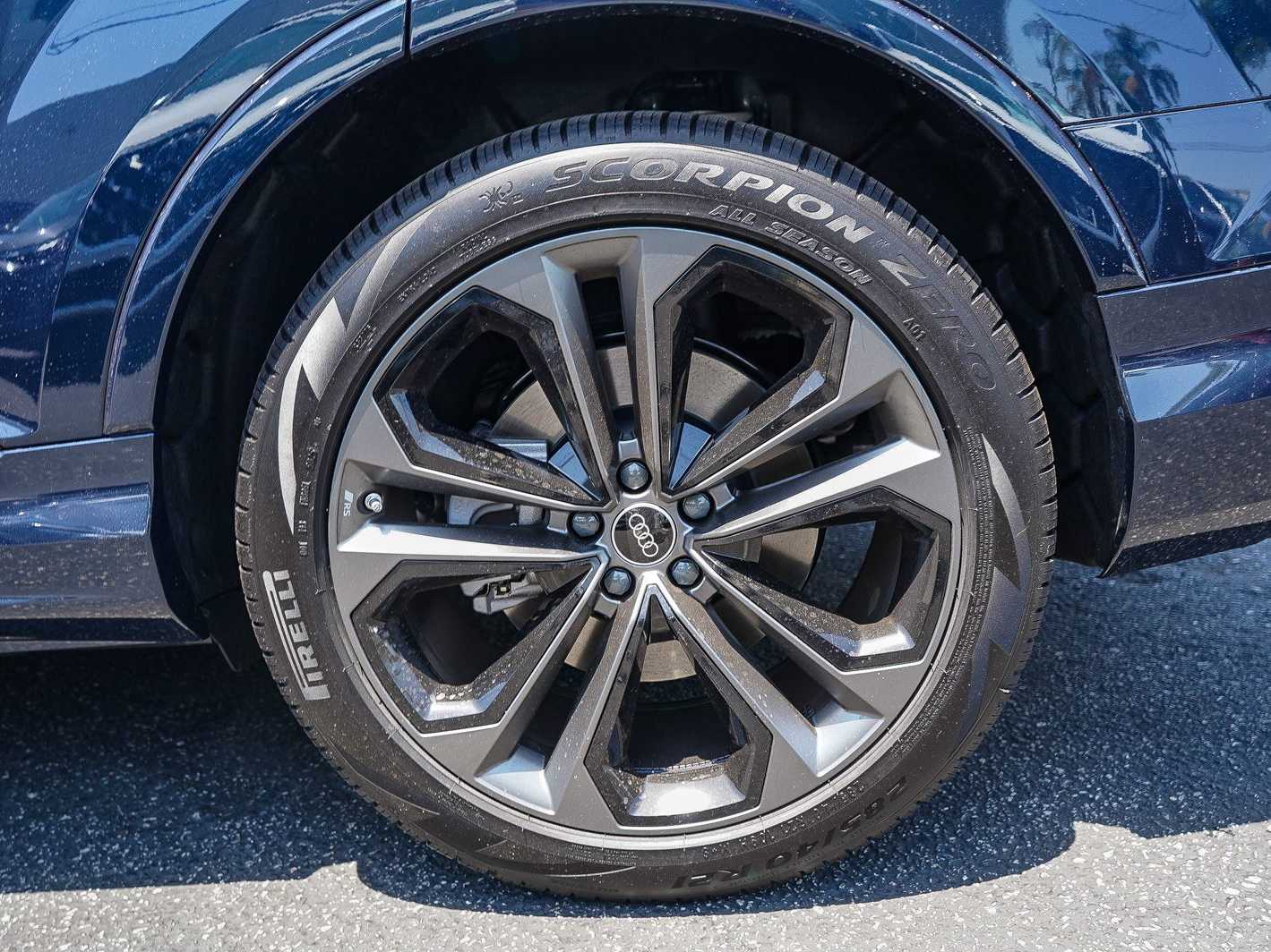 Thumbnail: 2026 Audi Q7 - 8