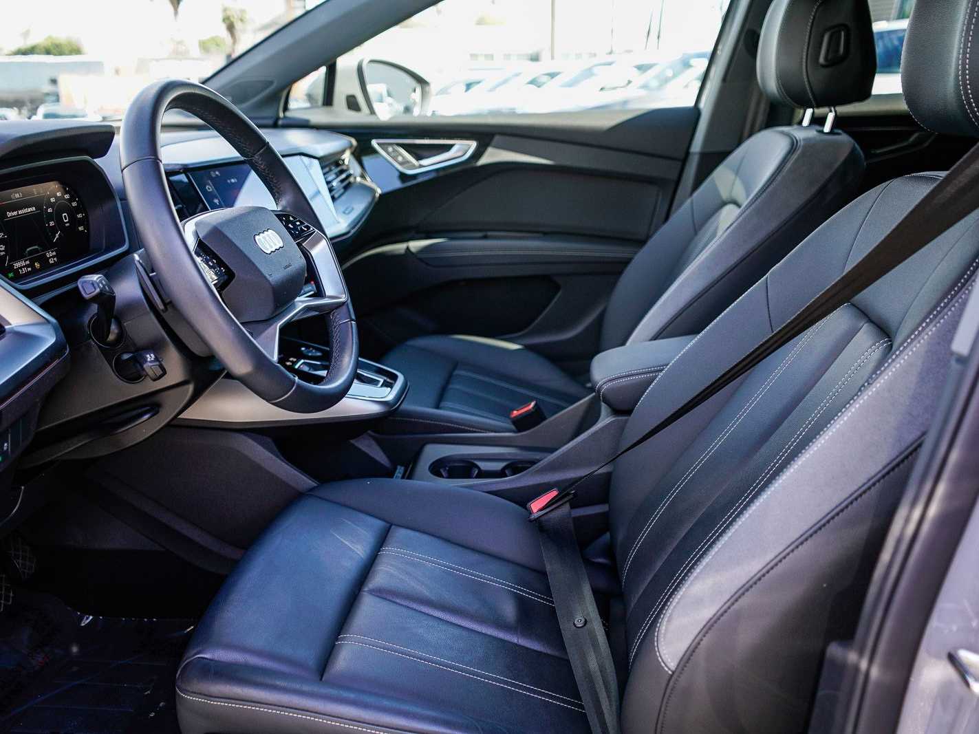 Thumbnail: 2023 Audi Q4 e-tron - 17