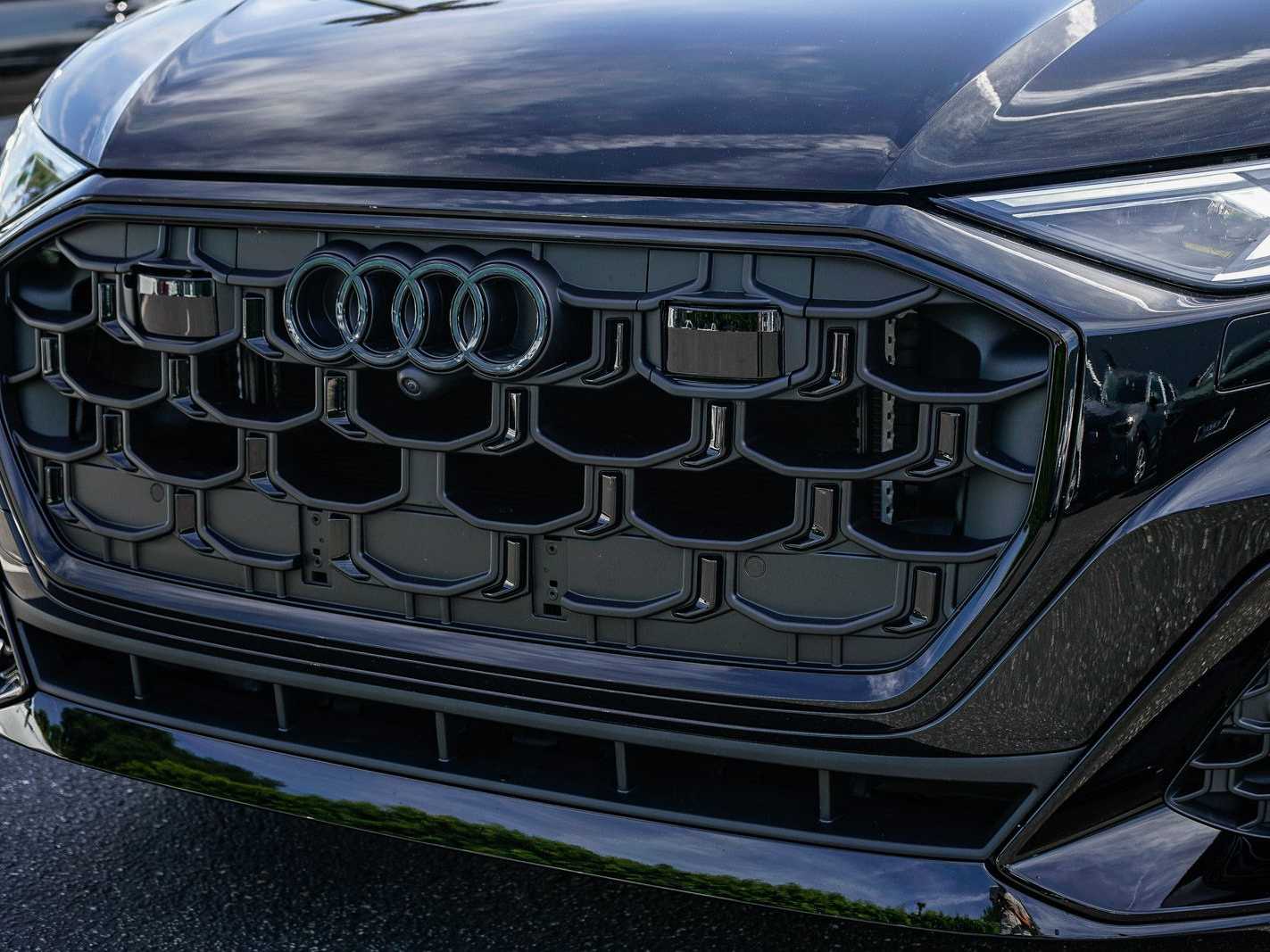 Thumbnail: 2026 Audi SQ8 - 8