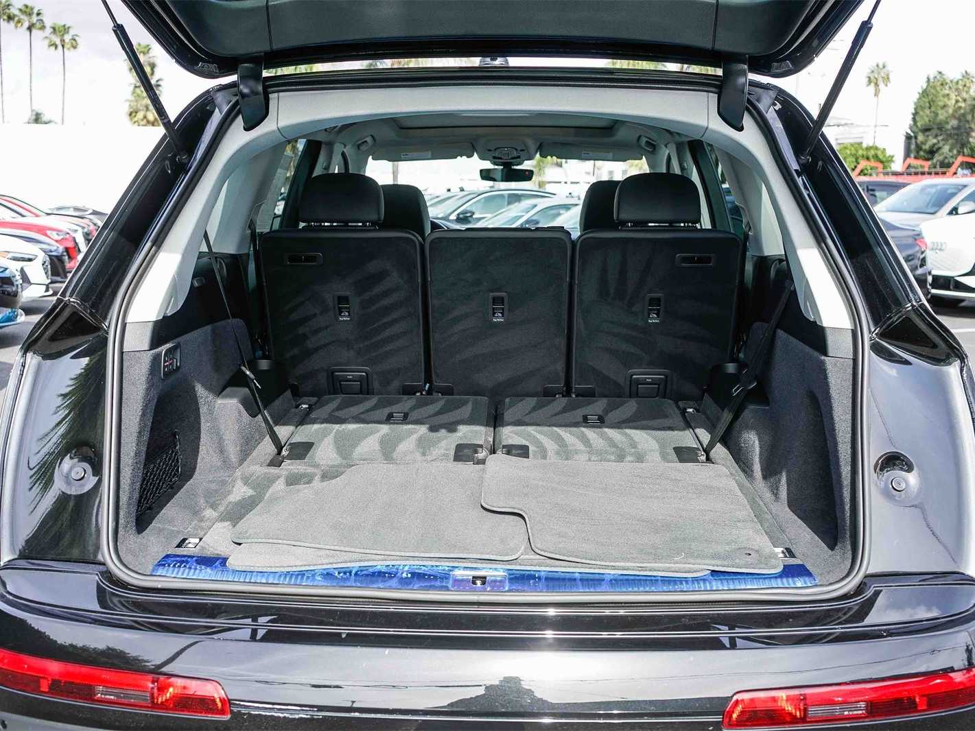 Thumbnail: 2023 Audi Q7 - 26