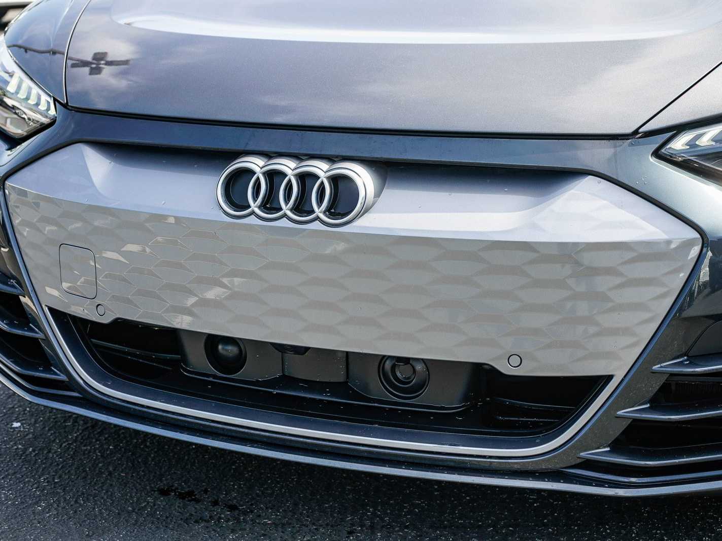 Thumbnail: 2022 Audi e-tron GT - 8