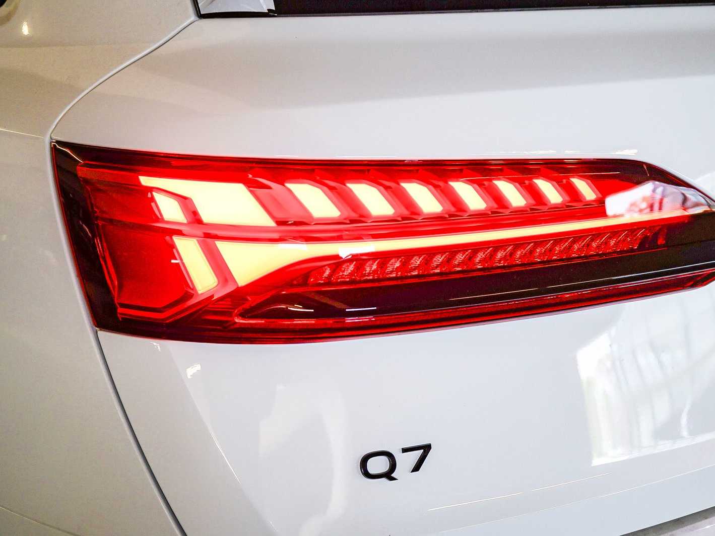 Thumbnail: 2026 Audi Q7 - 7