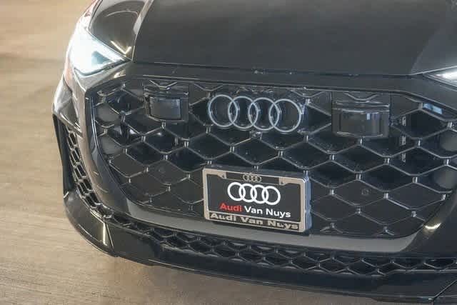 Thumbnail: 2025 Audi RS Q8 - 9