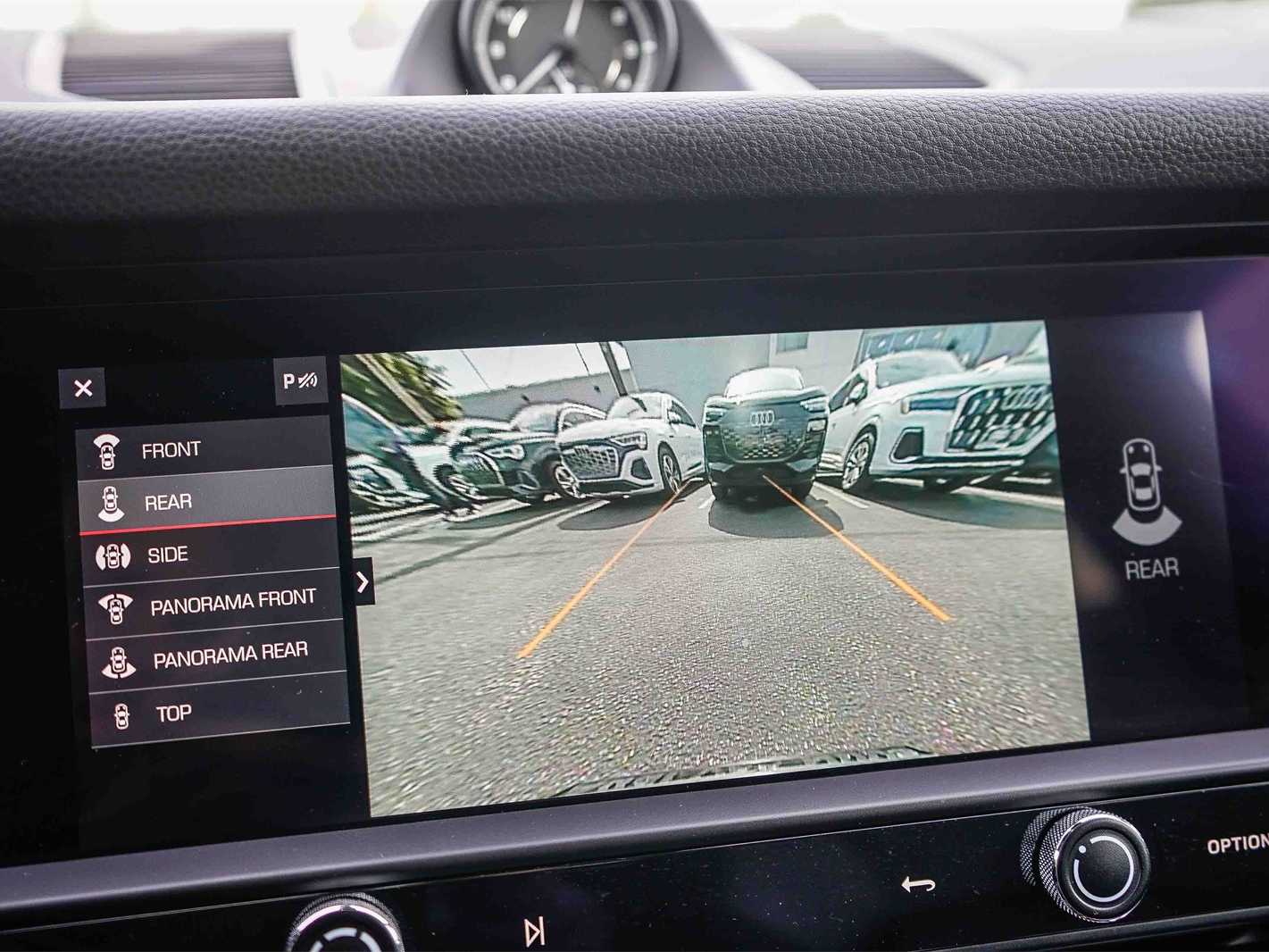 Thumbnail: 2023 Porsche Macan - 25