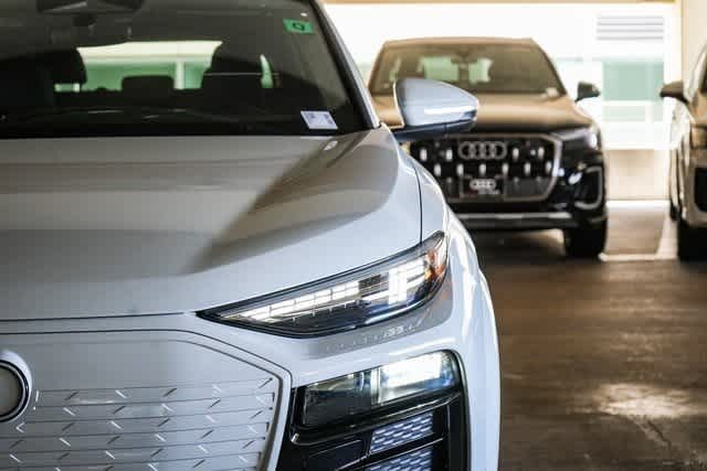 Thumbnail: 2025 Audi Q6 e-tron - 7