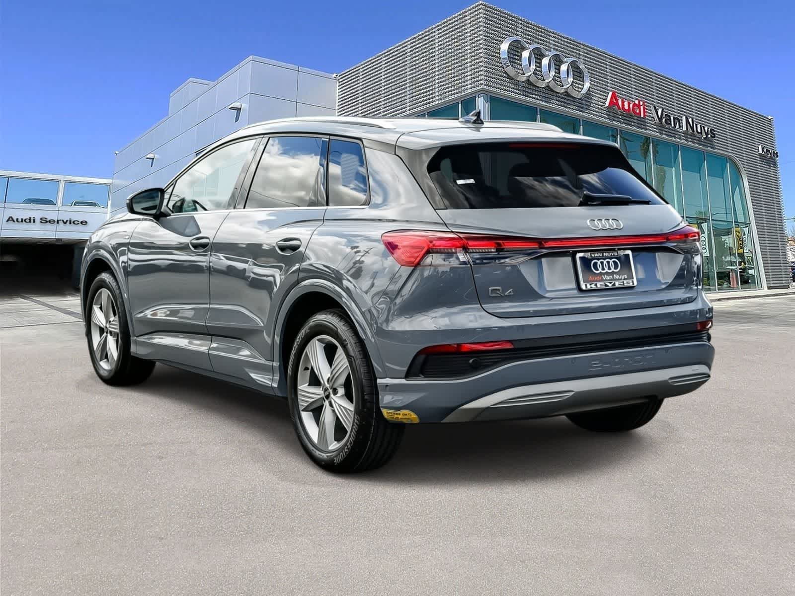 Thumbnail: 2022 Audi Q4 e-tron - 2