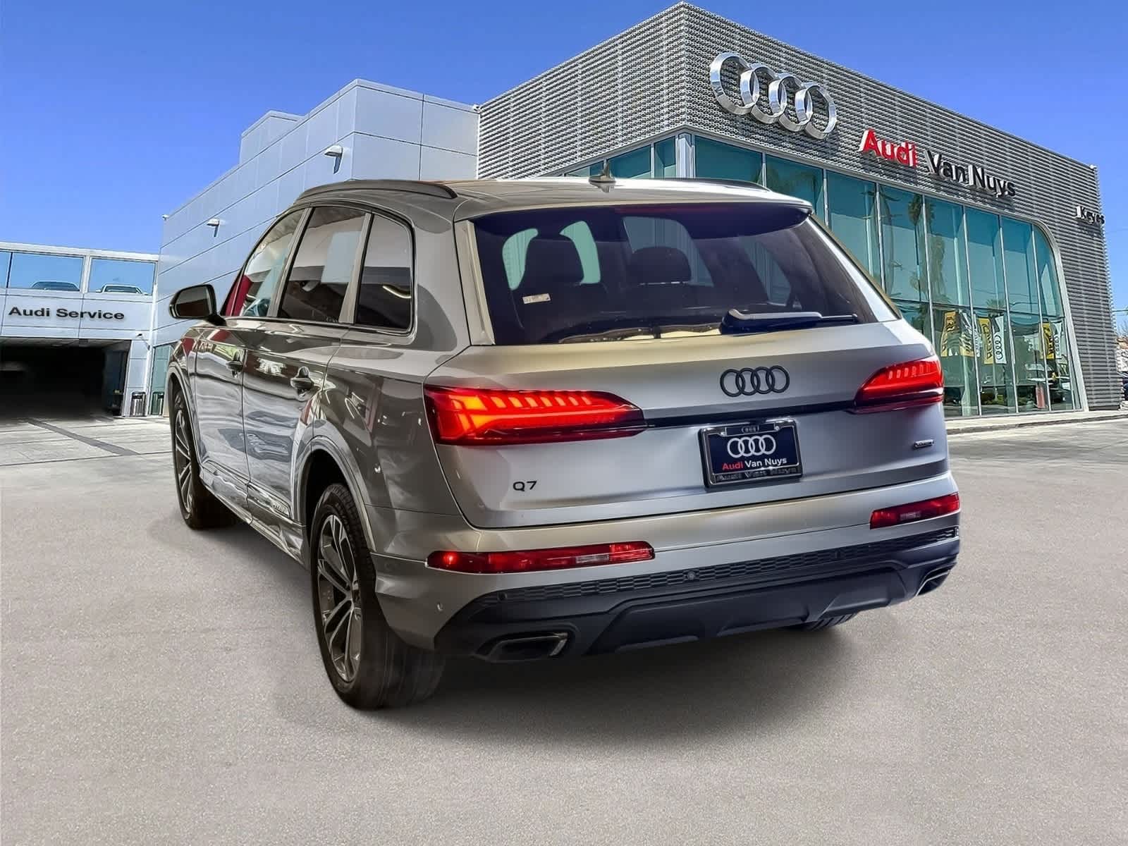 Thumbnail: 2026 Audi Q7 - 6
