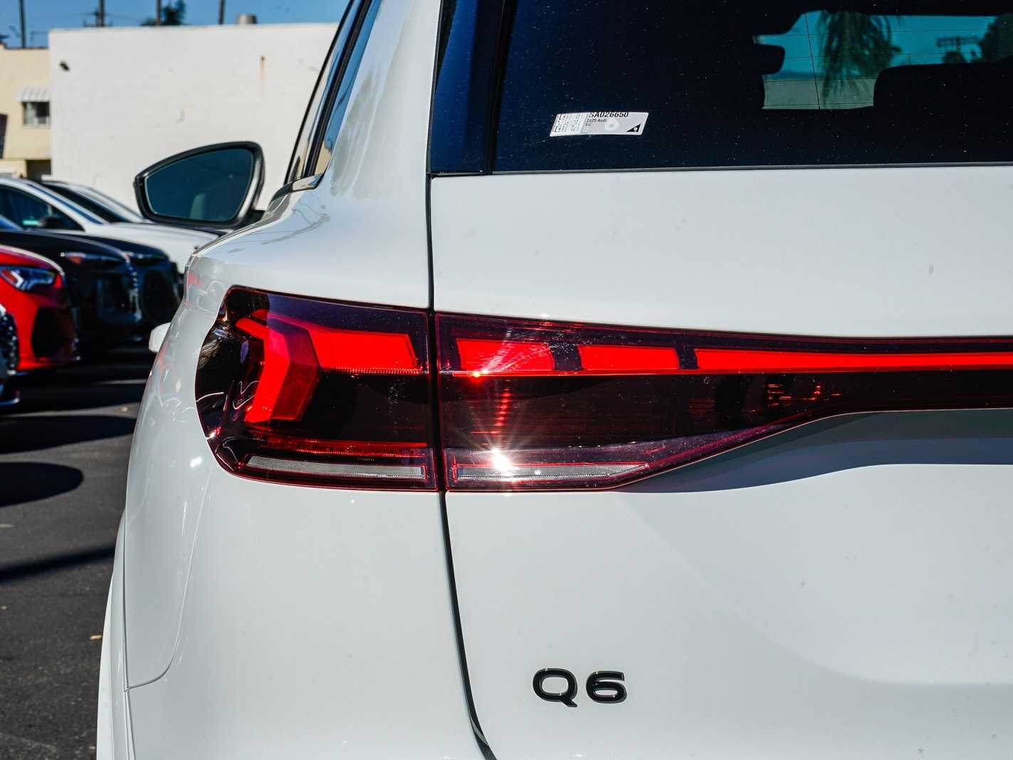 Thumbnail: 2025 Audi Q6 e-tron - 9