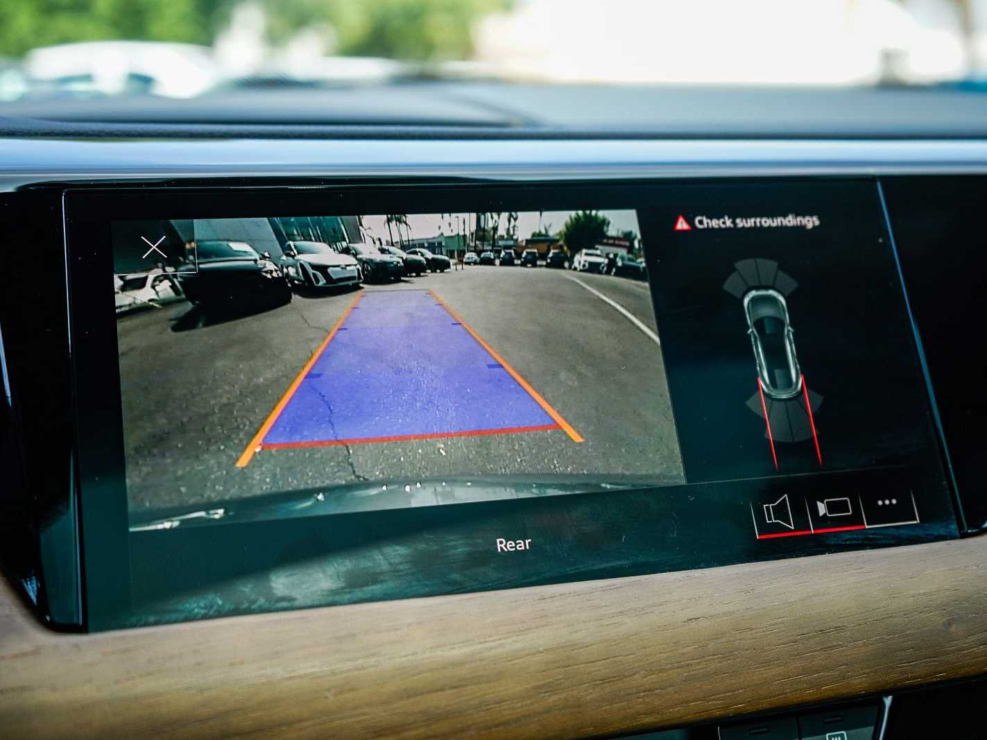 Thumbnail: 2022 Audi e-tron GT - 23