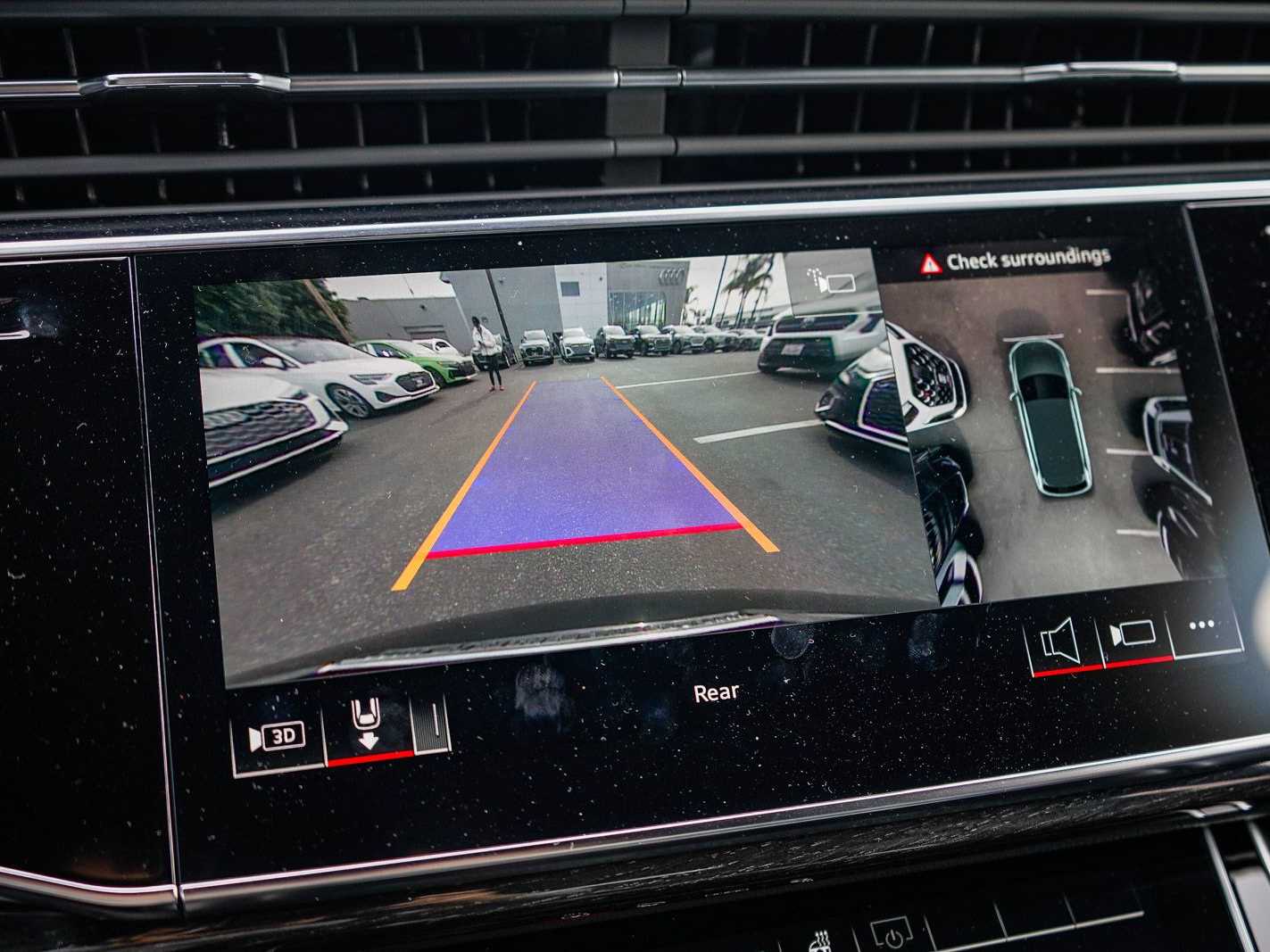 Thumbnail: 2026 Audi Q7 - 24