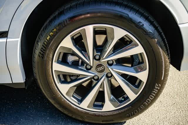 Thumbnail: 2025 Audi Q6 e-tron - 10