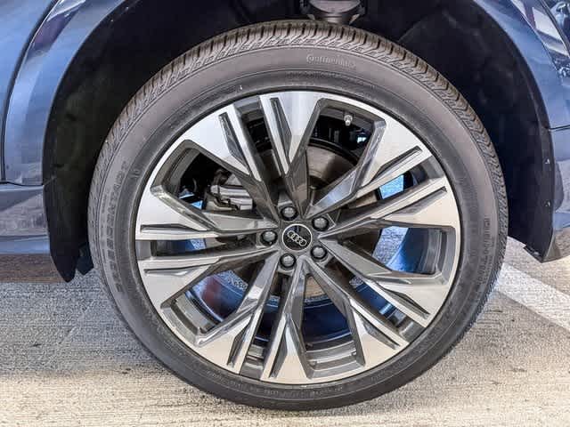 Thumbnail: 2025 Audi Q8 - 8