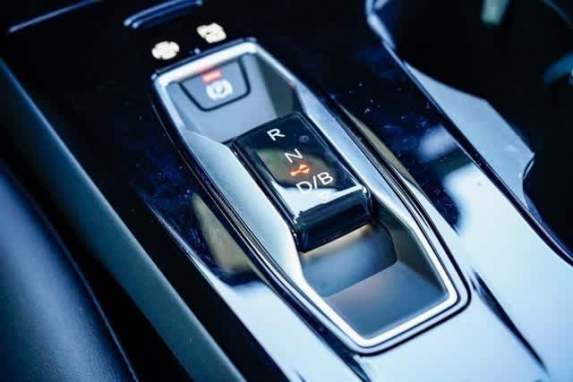 Thumbnail: 2025 Audi Q6 e-tron - 21