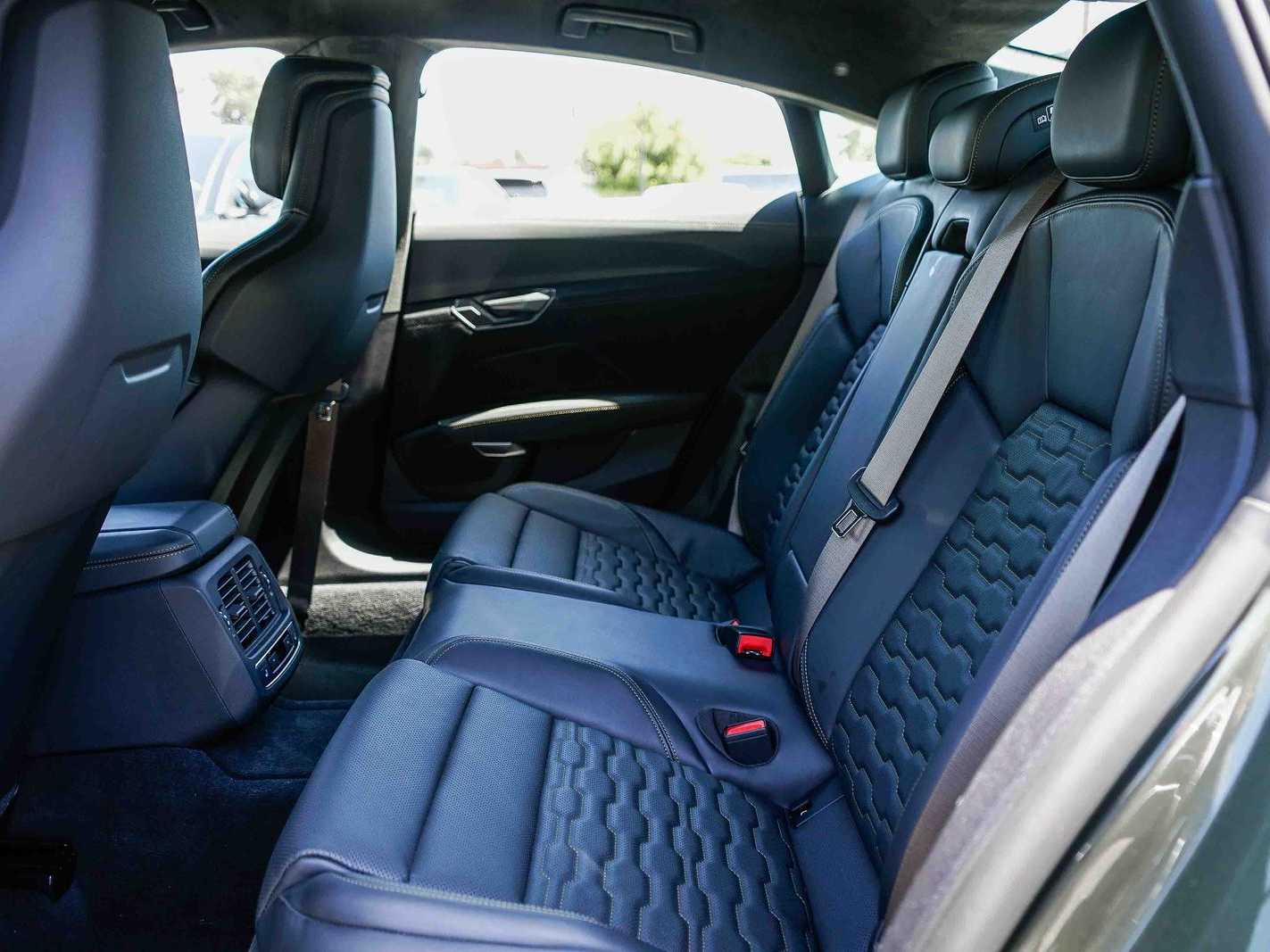 Thumbnail: 2025 Audi RS e-tron GT - 19