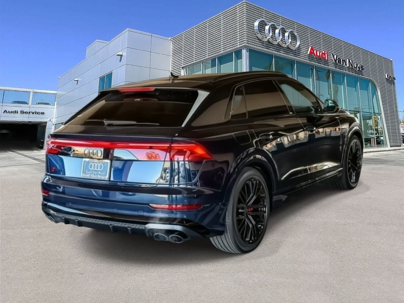 Thumbnail: 2026 Audi SQ8 - 4