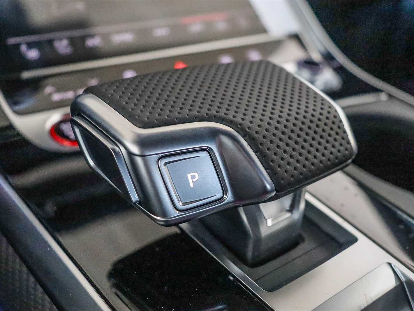 Thumbnail: 2026 Audi SQ8 - 24