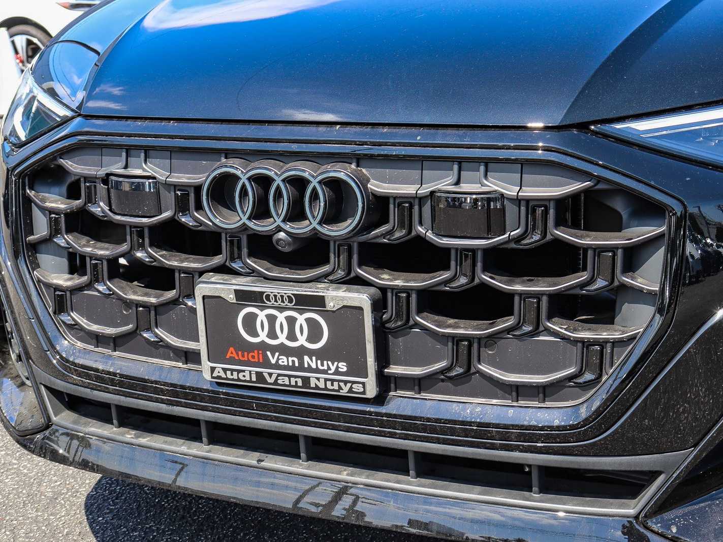 Thumbnail: 2026 Audi Q8 - 7