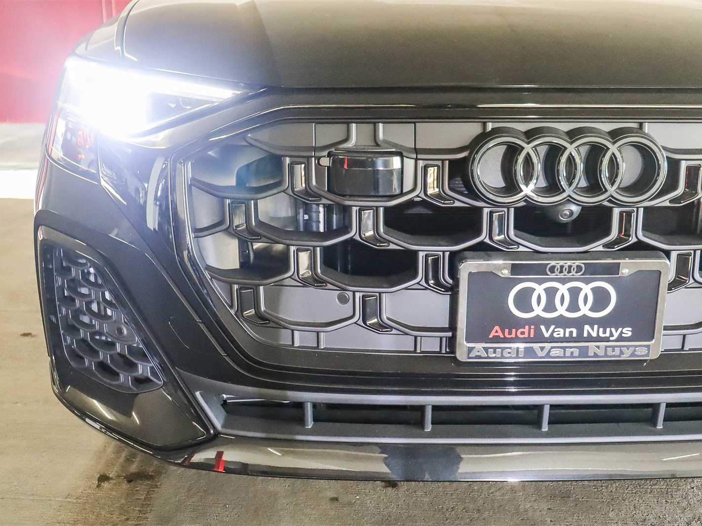 Thumbnail: 2026 Audi Q8 - 11