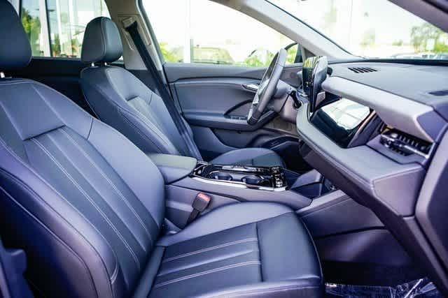 Thumbnail: 2025 Audi Q6 e-tron - 16