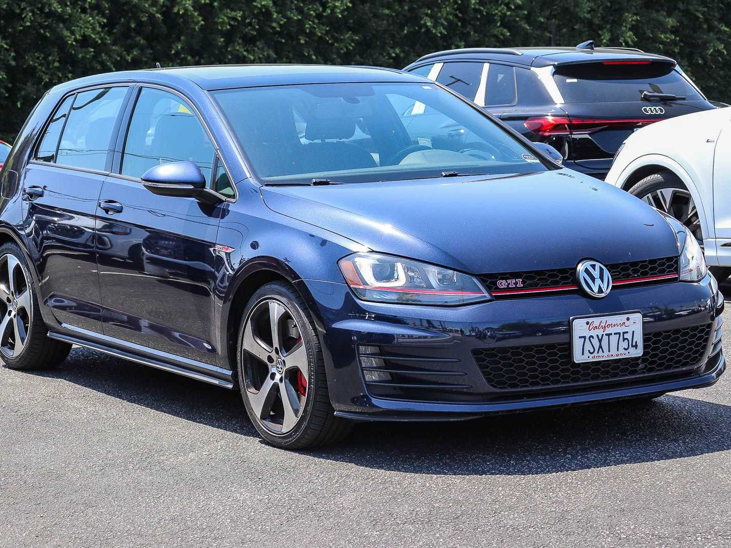 Thumbnail: 2016 Volkswagen Golf - 4