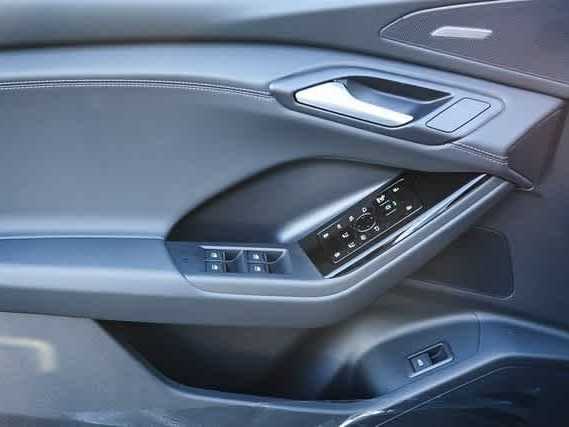 Thumbnail: 2025 Audi Q6 e-tron - 20