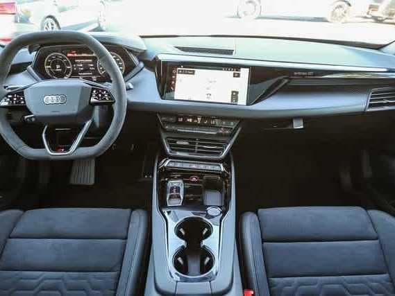 Thumbnail: 2026 Audi e-tron GT - 13