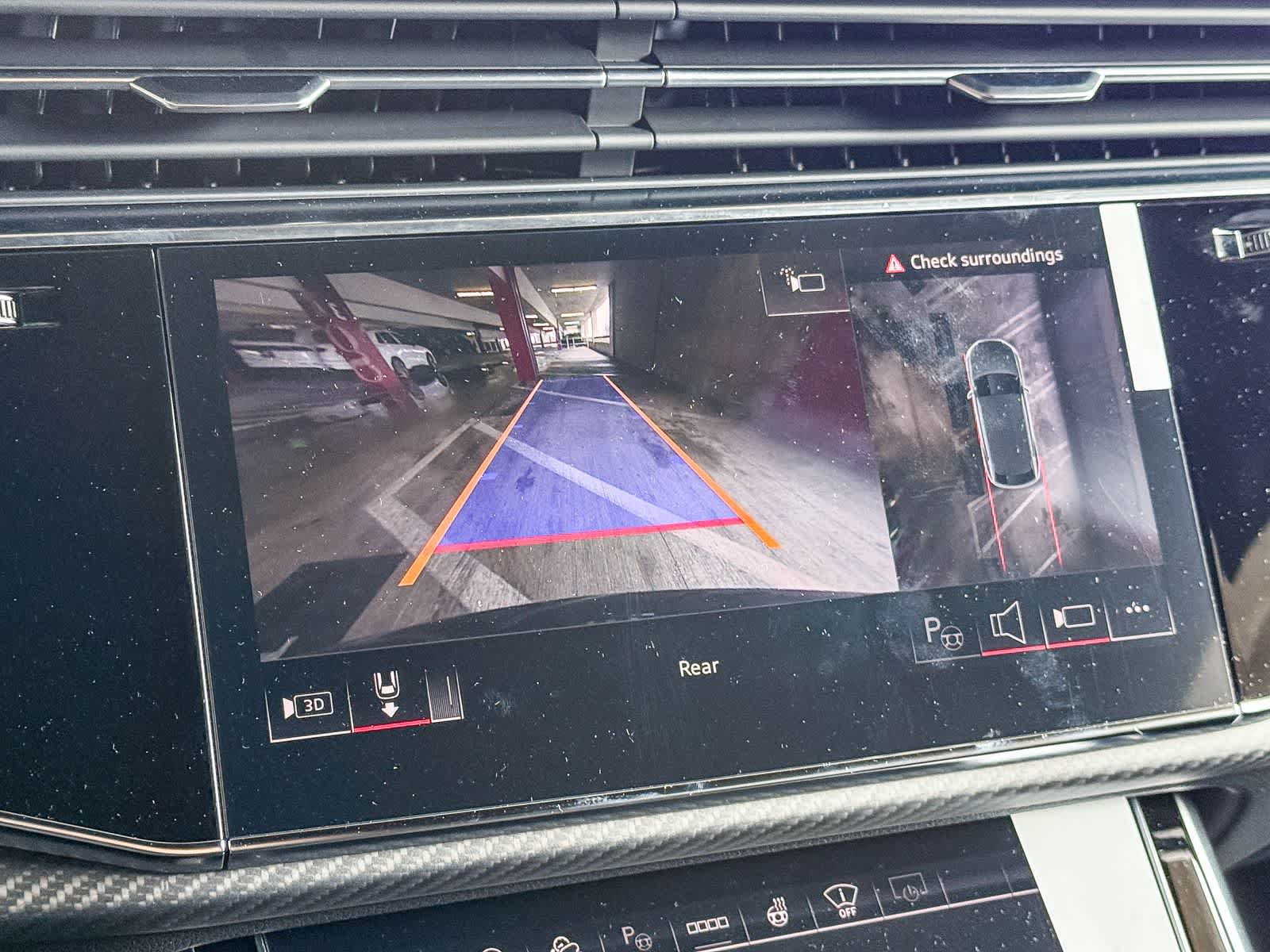 Thumbnail: 2026 Audi RS Q8 - 25