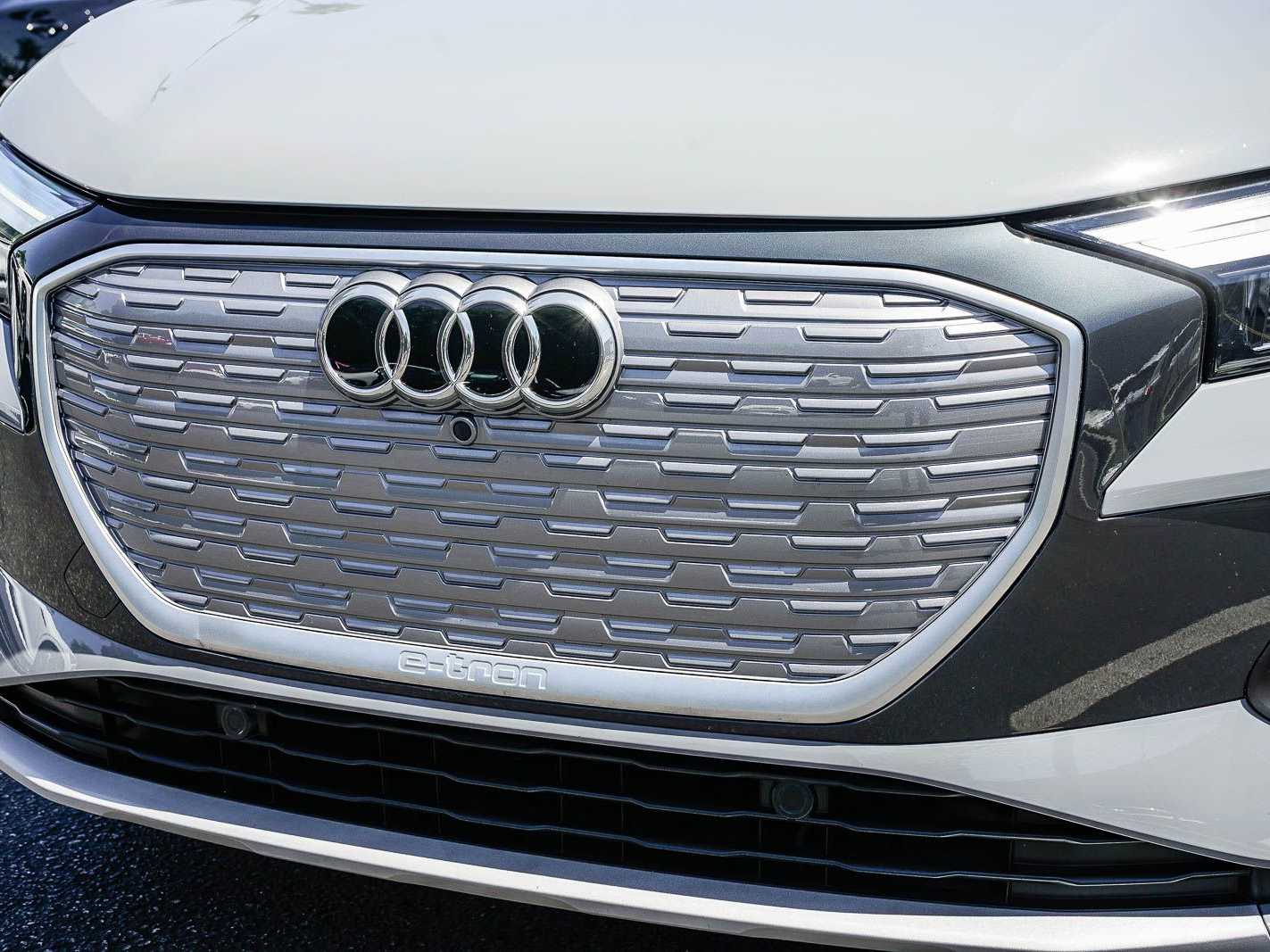 Thumbnail: 2023 Audi Q4 e-tron - 8