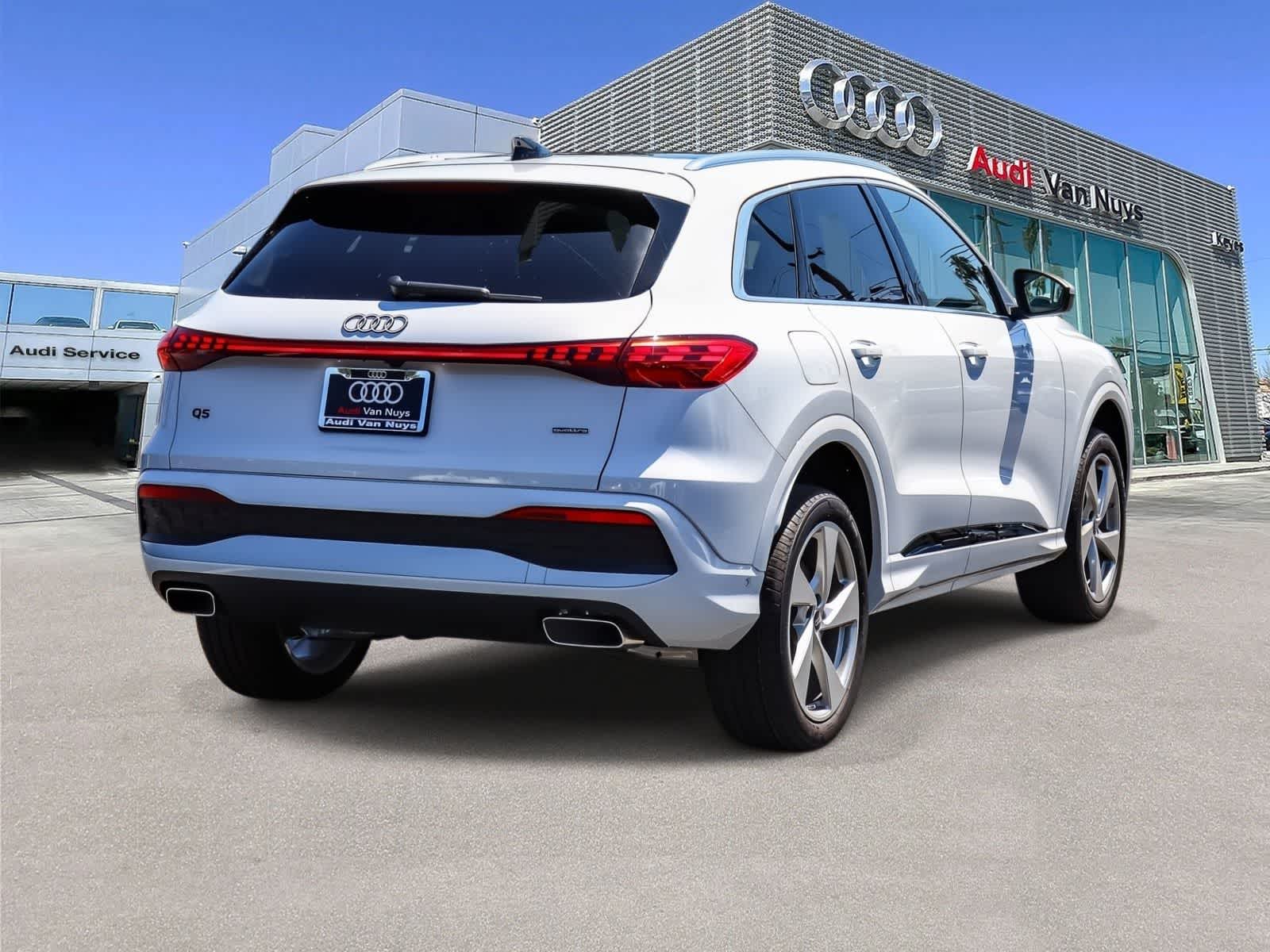 Thumbnail: 2025 Audi Q5 - 4