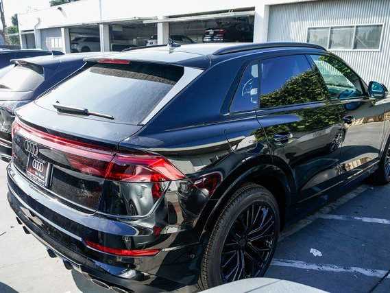 Thumbnail: 2026 Audi SQ8 - 4
