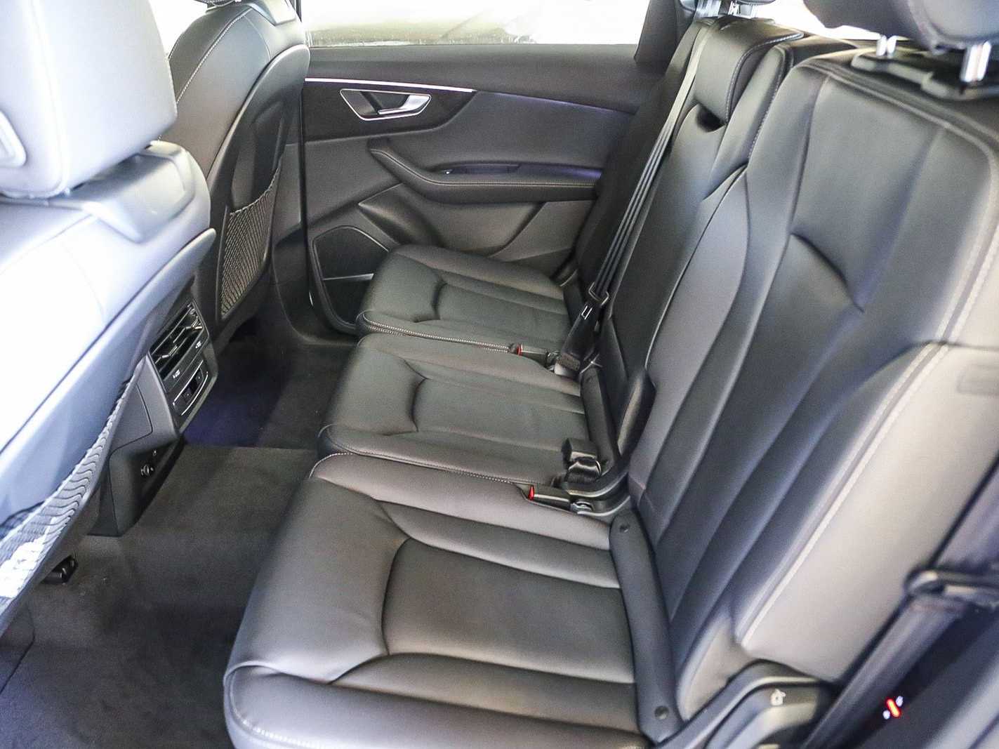 Thumbnail: 2026 Audi Q7 - 18