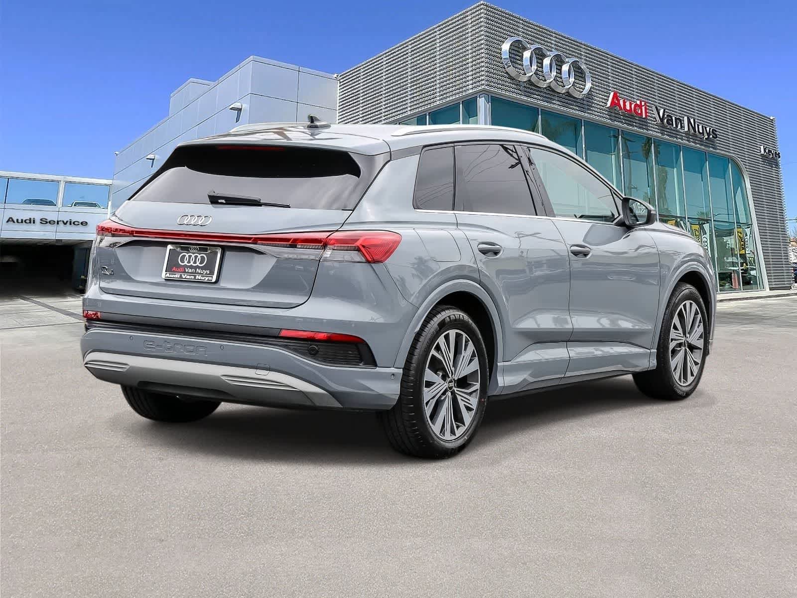 Thumbnail: 2023 Audi Q4 e-tron - 4