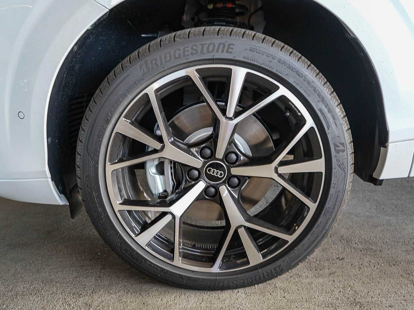 Thumbnail: 2026 Audi Q3 - 9