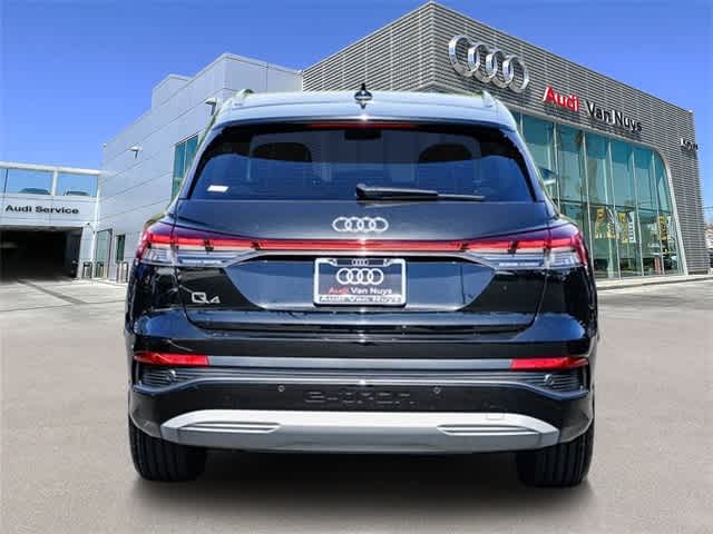 Thumbnail: 2023 Audi Q4 e-tron - 3