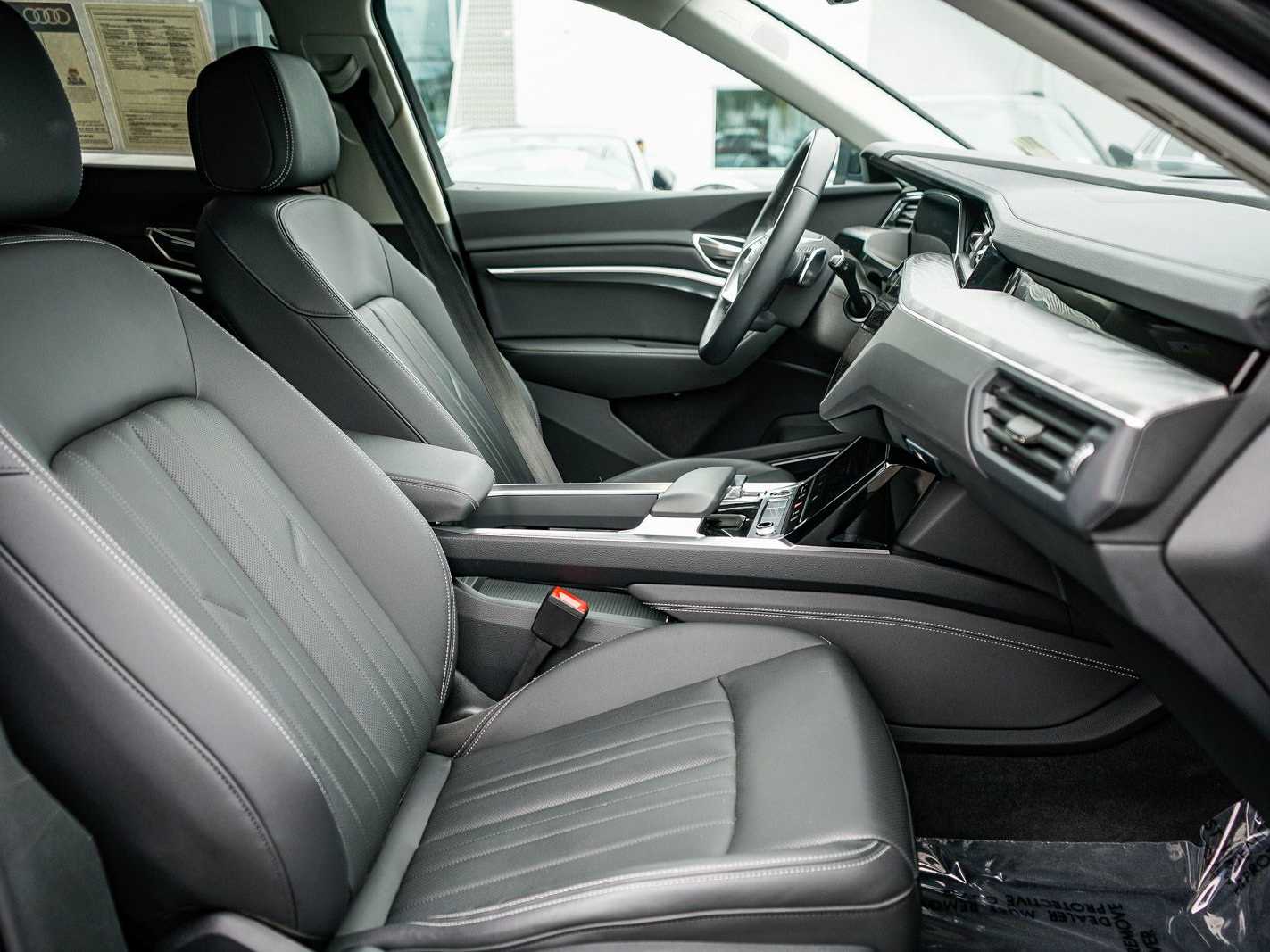 Thumbnail: 2024 Audi Q8 e-tron - 16