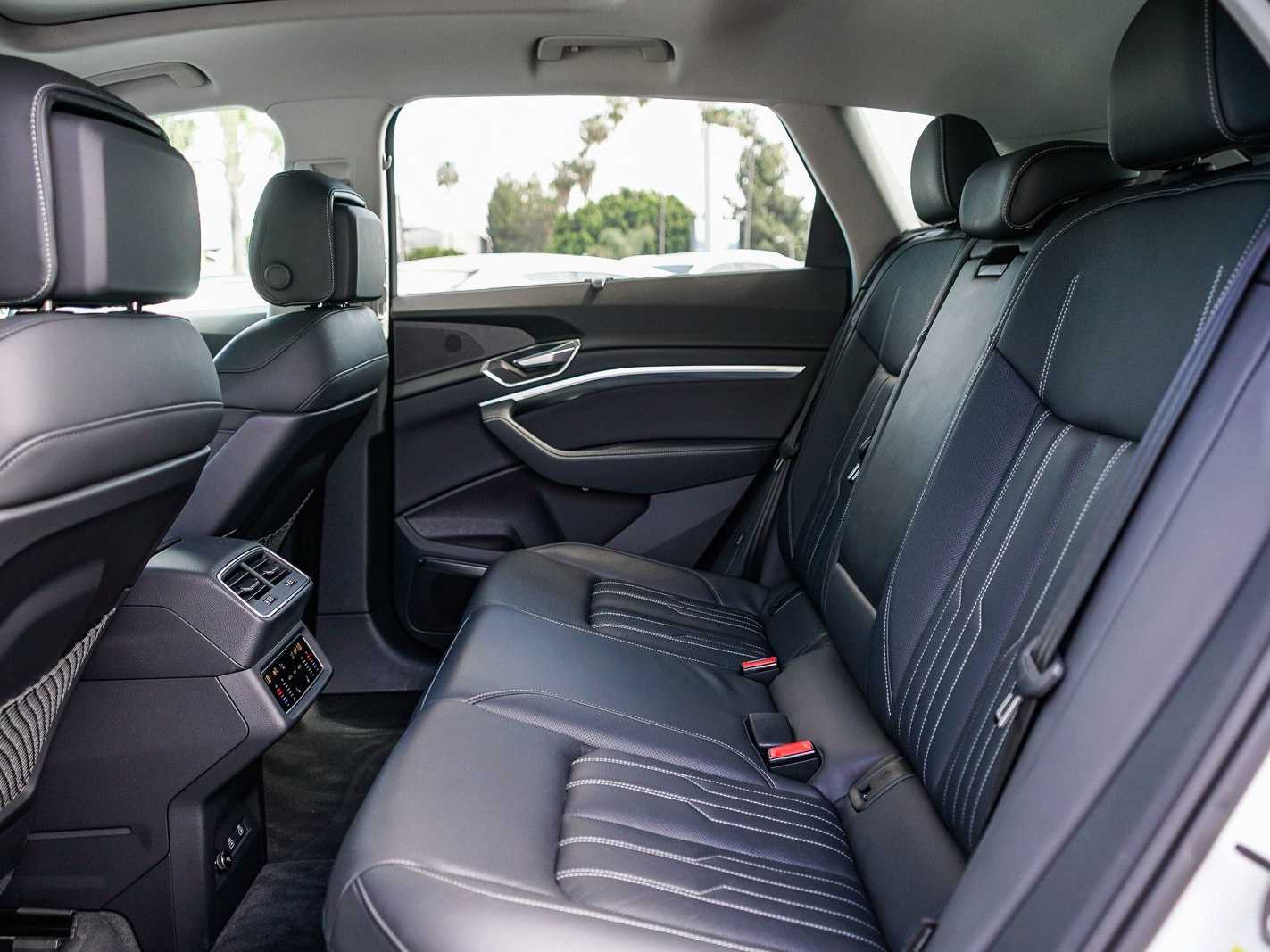 Thumbnail: 2024 Audi Q8 e-tron - 18