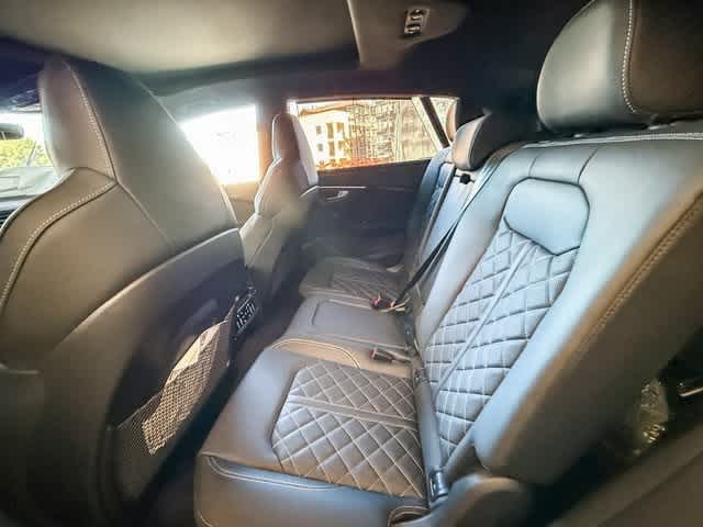 Thumbnail: 2026 Audi SQ8 - 17