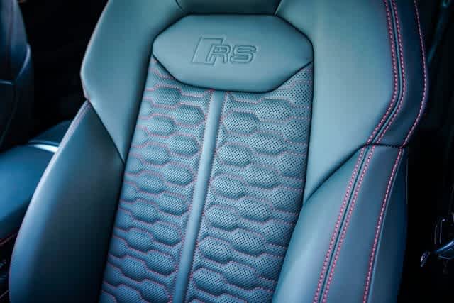 Thumbnail: 2025 Audi RS Q8 - 25