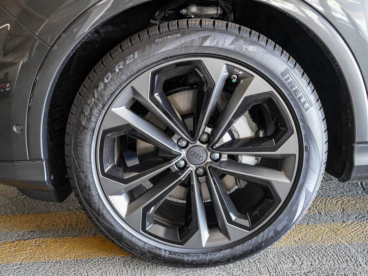 Thumbnail: 2026 Audi Q7 - 9