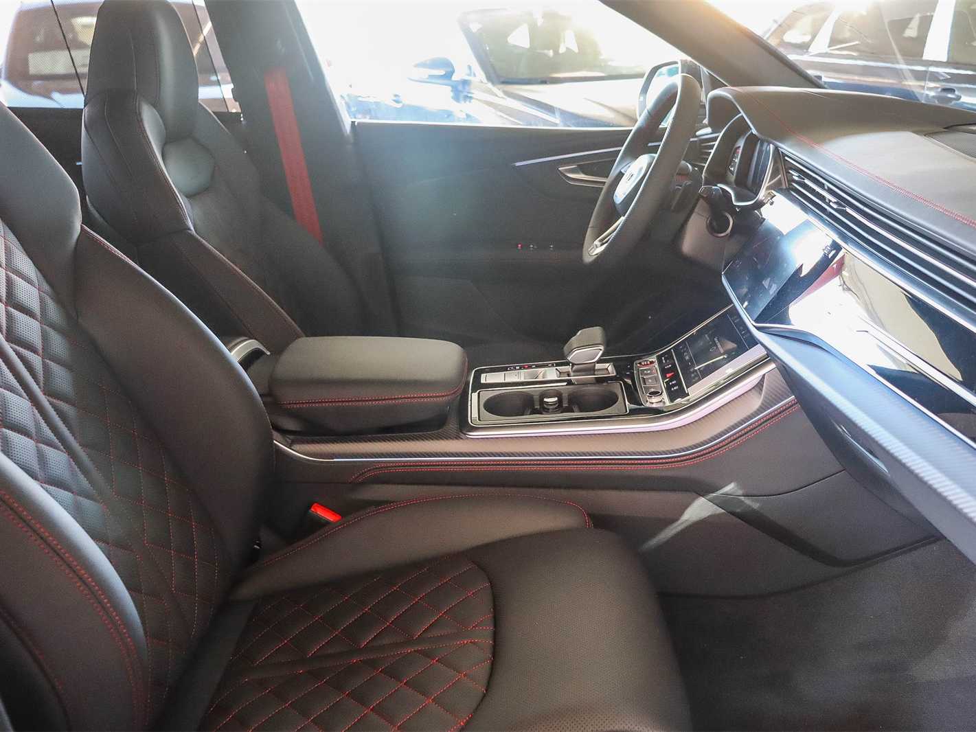 Thumbnail: 2026 Audi SQ8 - 17