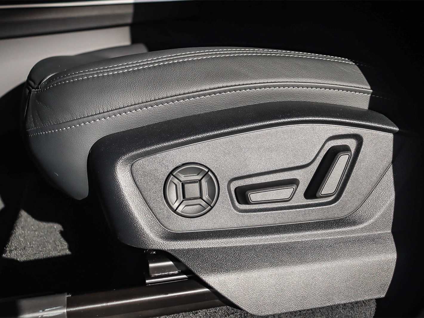 Thumbnail: 2026 Audi Q7 - 21