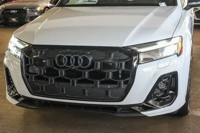Thumbnail: 2025 Audi SQ7 - 8