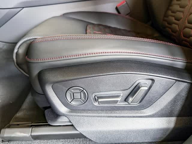 Thumbnail: 2025 Audi RS Q8 - 21