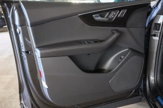 Thumbnail: 2025 Audi Q8 - 27