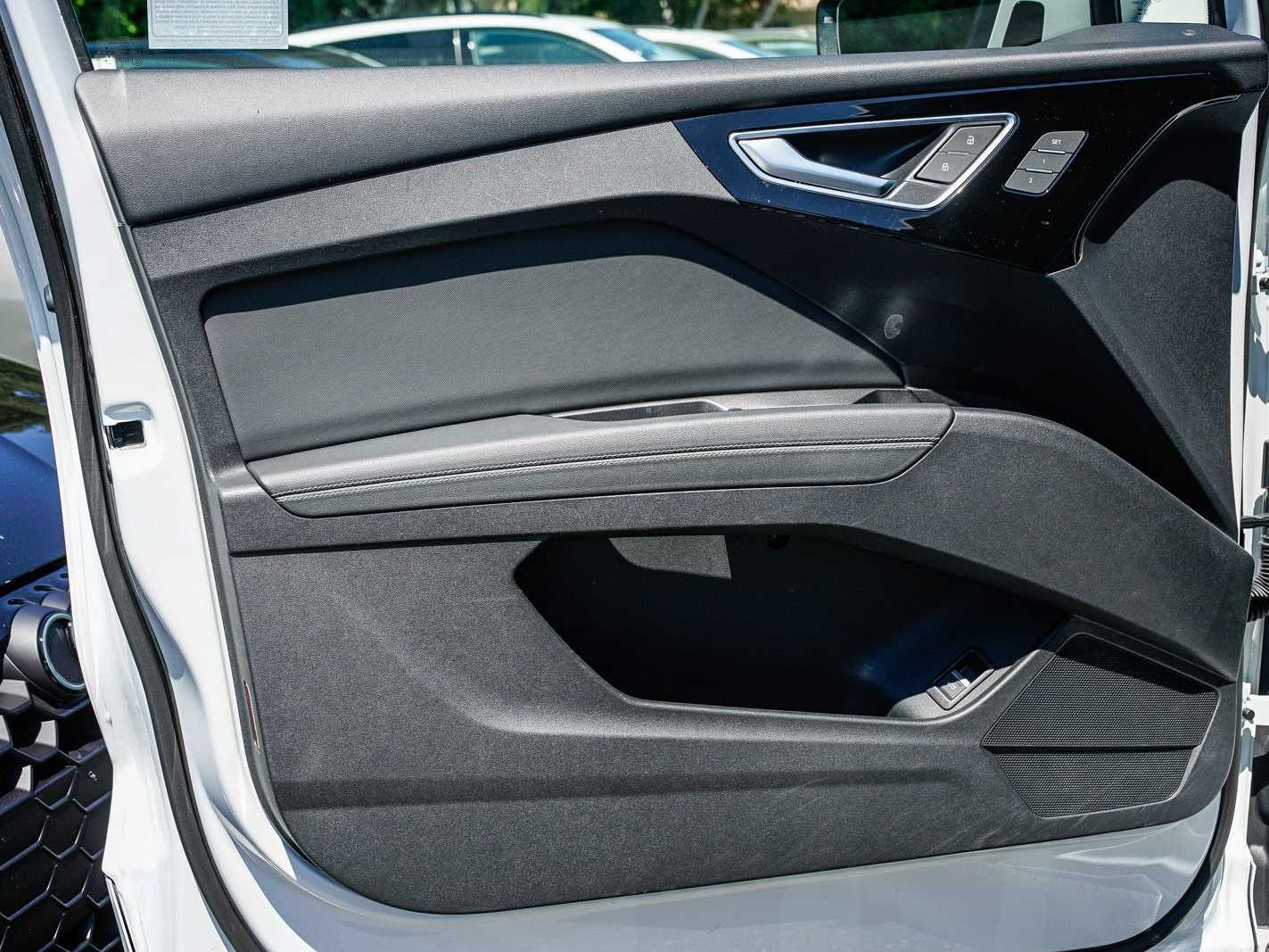 Thumbnail: 2023 Audi Q4 e-tron - 19