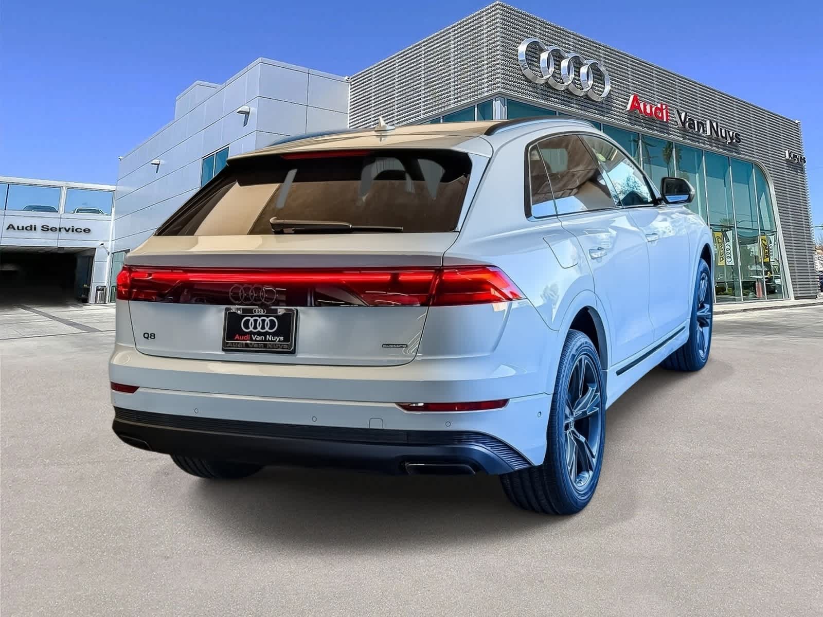 Thumbnail: 2026 Audi Q8 - 4