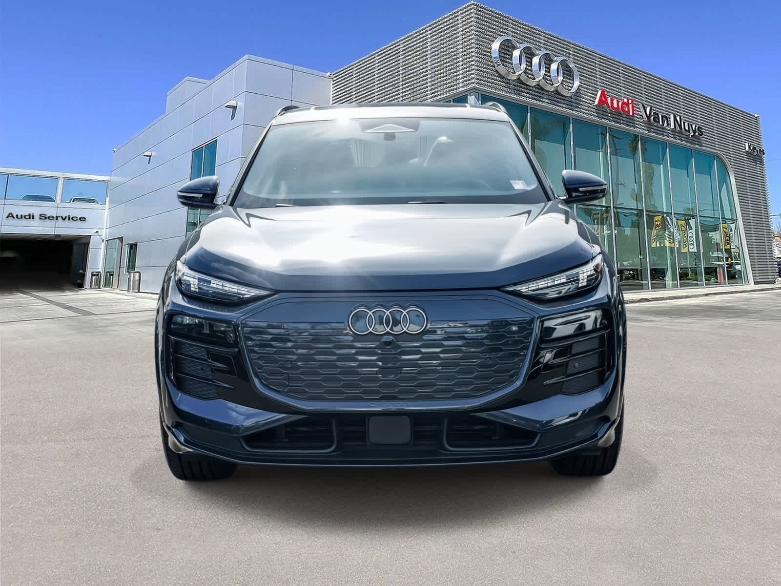 Thumbnail: 2025 Audi Q6 e-tron - 6