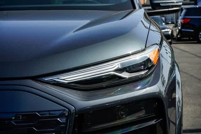 Thumbnail: 2025 Audi Q6 e-tron - 7